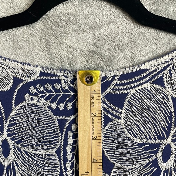 Kindred Anthro Top Size 2X Blue White Floral Embroidered Short Sleeve Boho Shirt - Picture 8 of 10